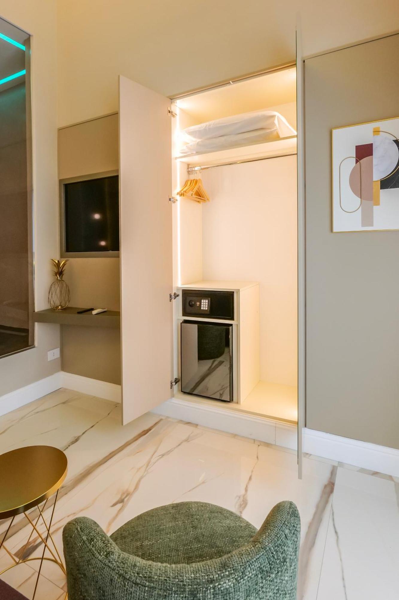 Maison San Carlo Luxury Suites Νάπολη Εξωτερικό φωτογραφία